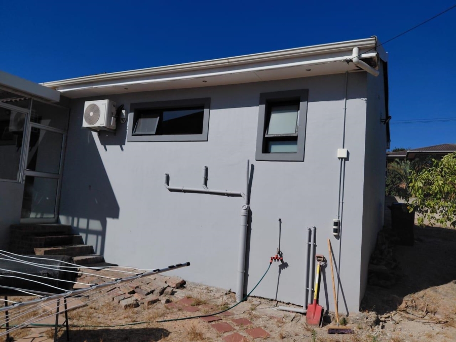 To Let 1 Bedroom Property for Rent in Protea Heights Western Cape